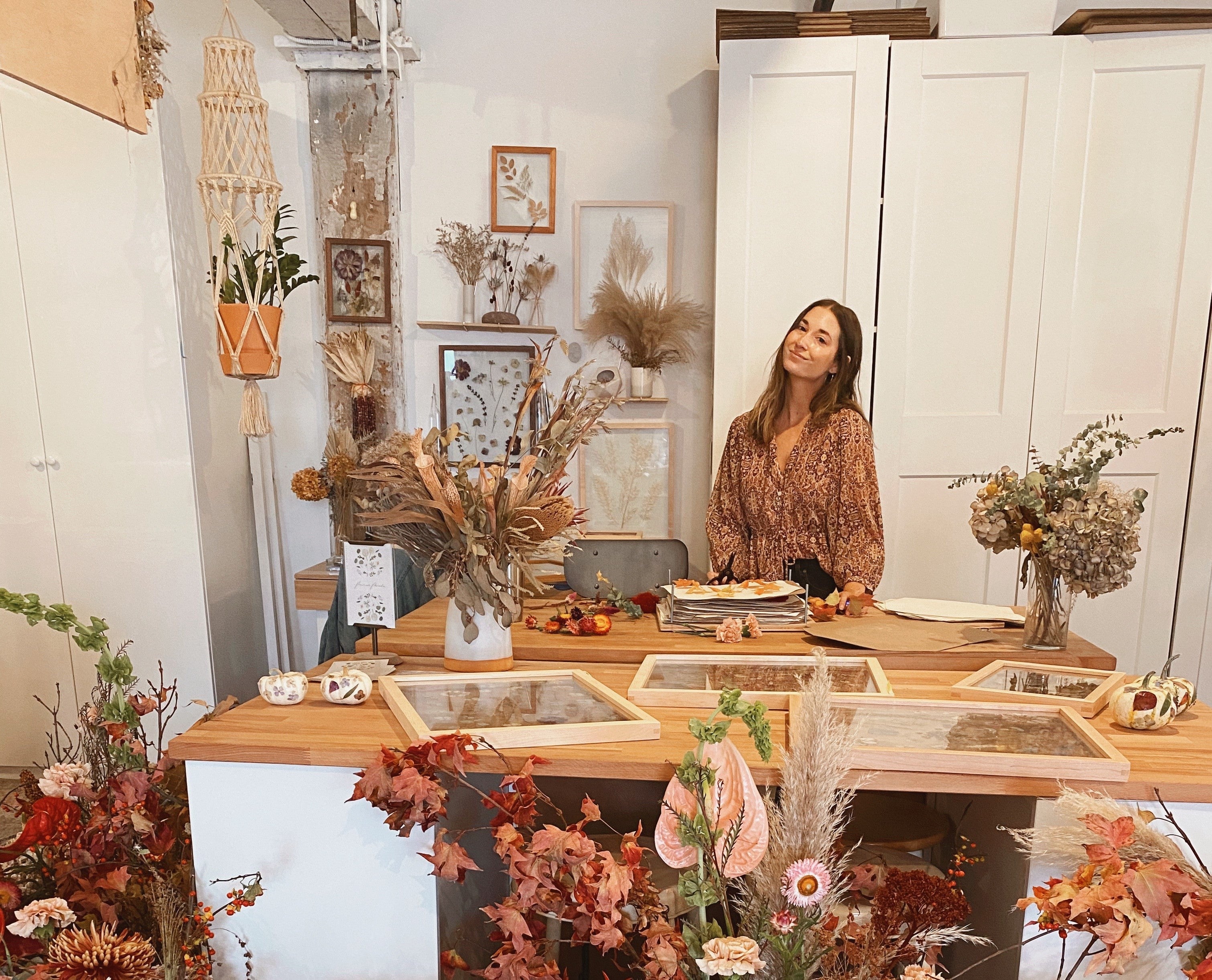 Lacie RZ Porta, Floral Framing Specialist